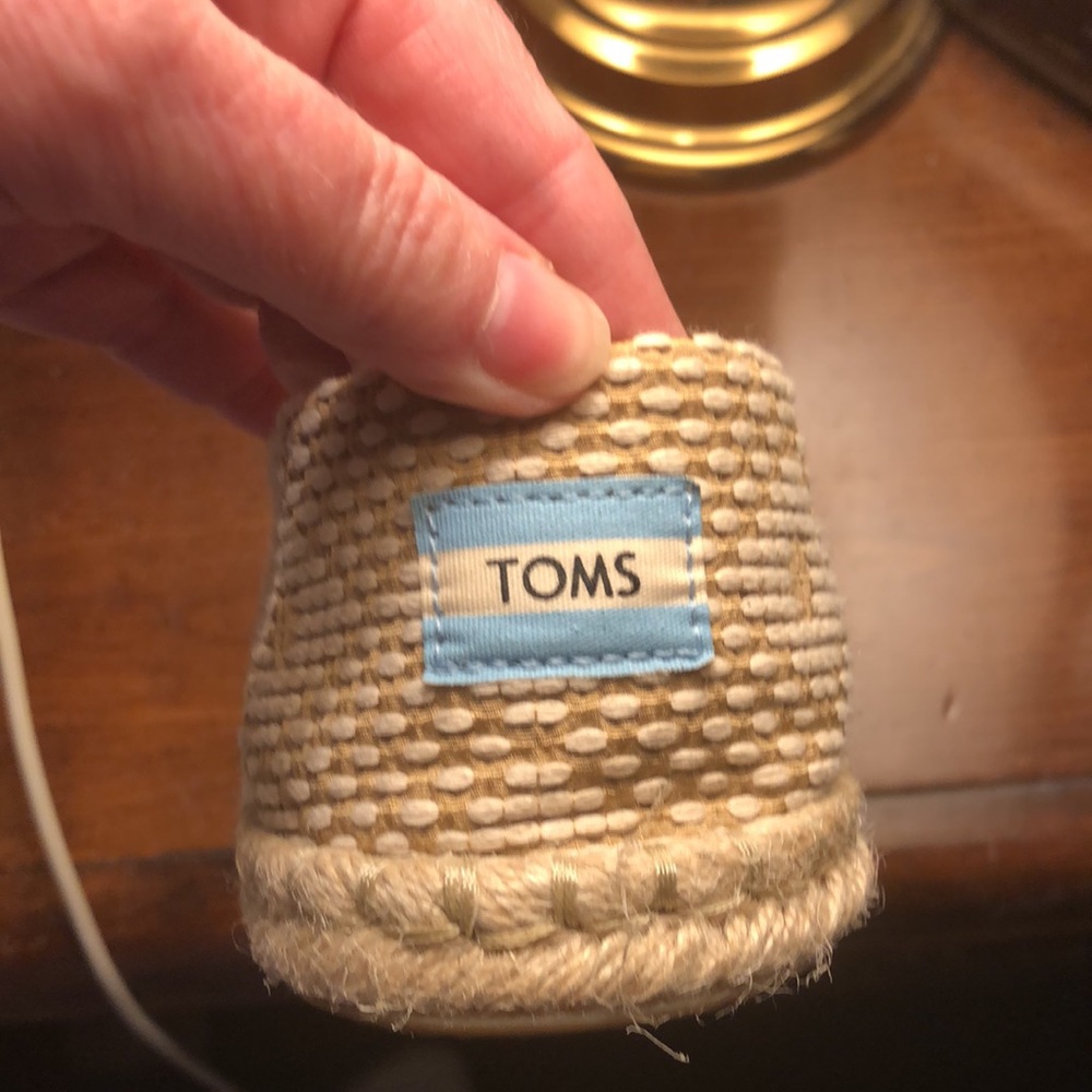 Worn once (by original owner) Toms shoes size 8. Tan pattern. Did not fit me - Picture 5 of 6